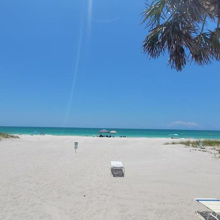 Beach Front Condo Paradise. Ground Floor.Studio. 롱보트키 외부 사진