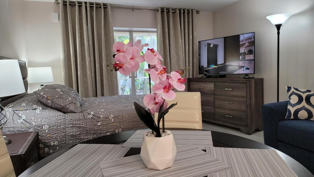 Beach Front Condo Paradise. Ground Floor.Studio. 롱보트키 외부 사진