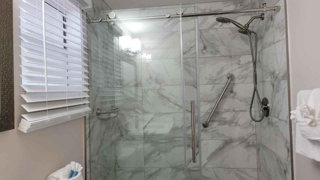 Beach Front Condo Paradise. Ground Floor.Studio. 롱보트키 외부 사진