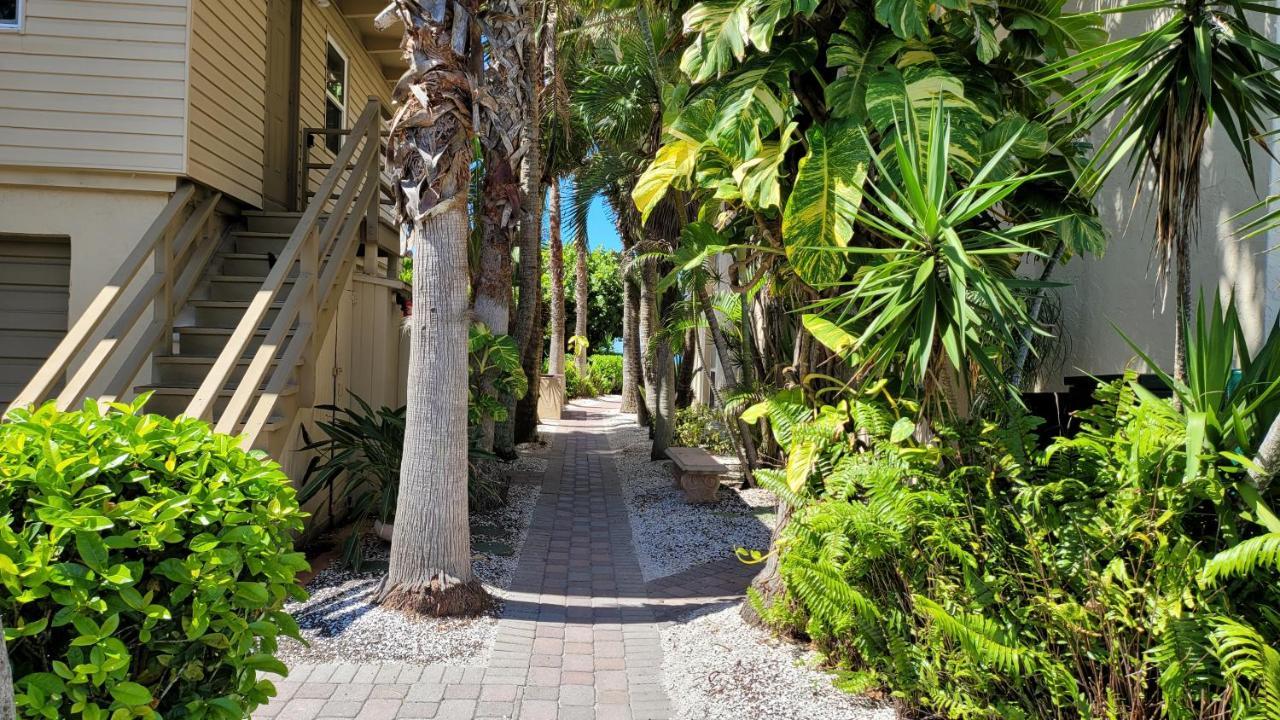 Beach Front Condo Paradise. Ground Floor.Studio. 롱보트키 외부 사진