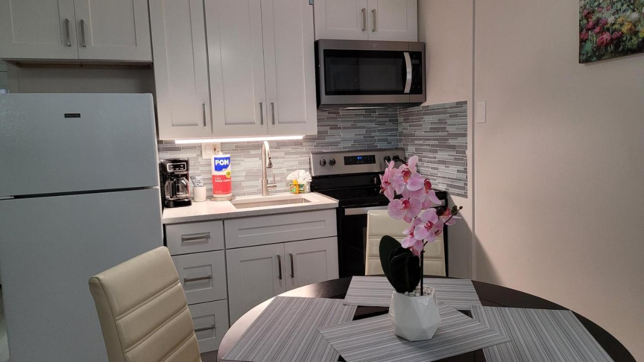 Beach Front Condo Paradise. Ground Floor.Studio. 롱보트키 외부 사진
